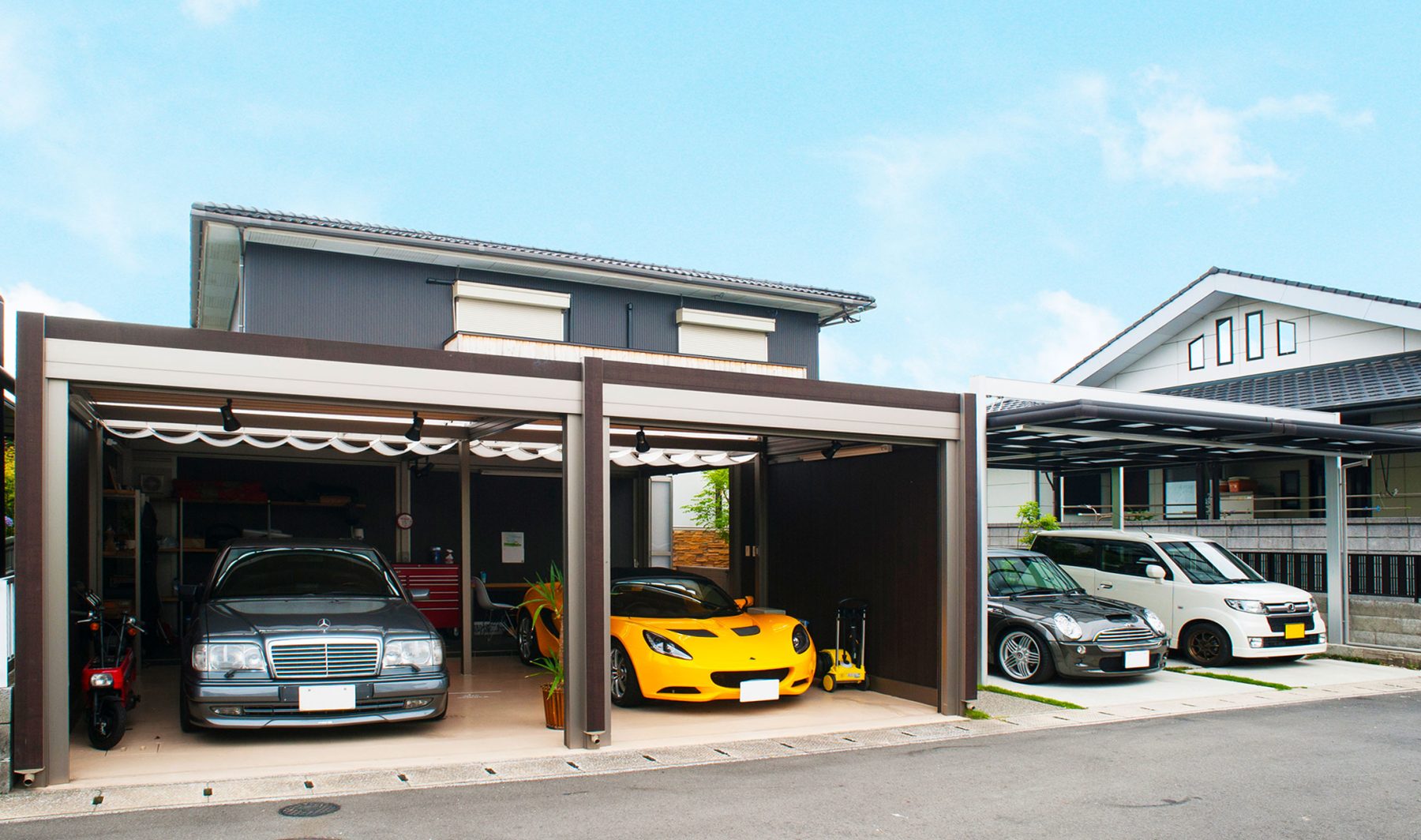 愛車を風雨から守るだけでなく、趣味の空間として使用することのできるガレージをご提案。