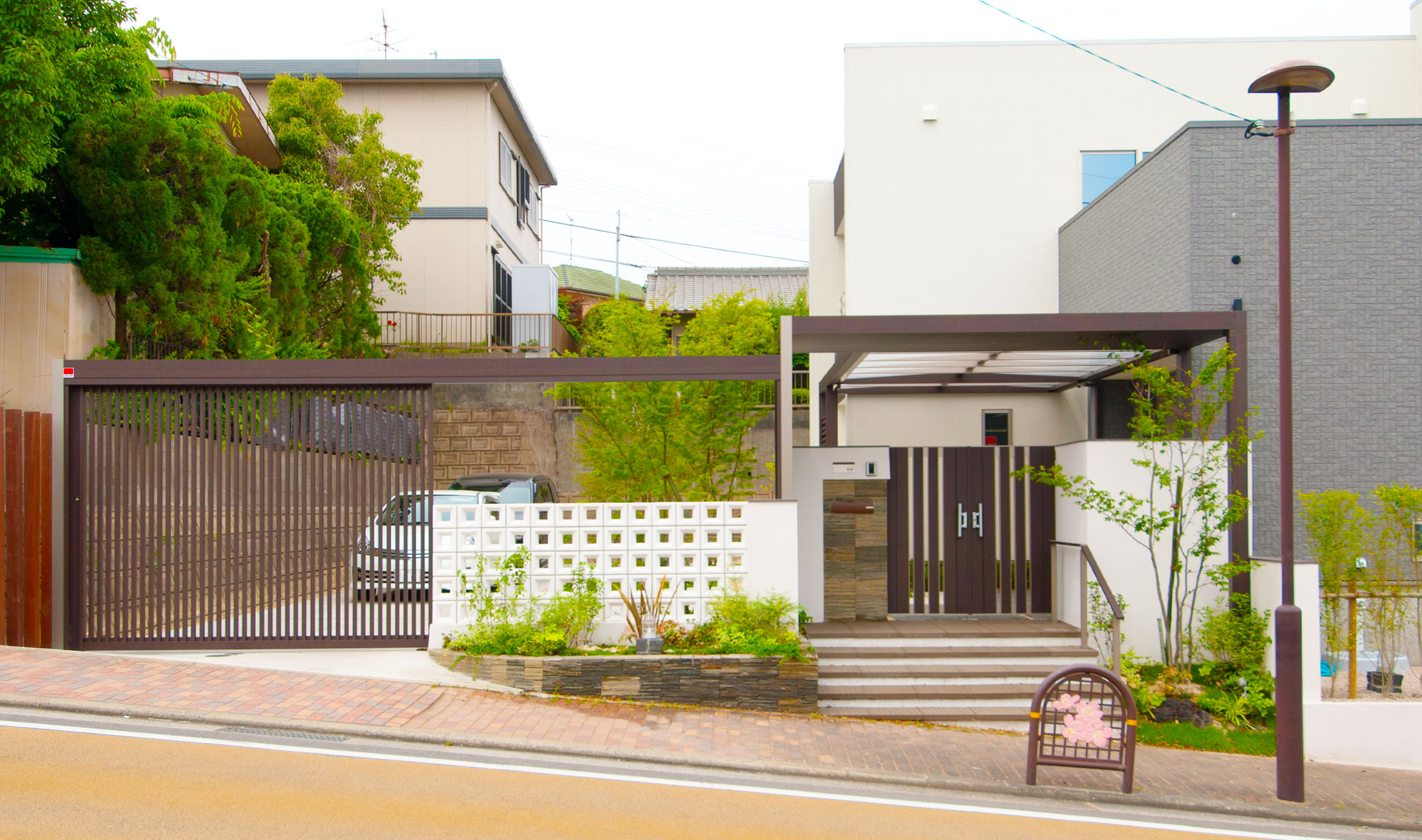 +Gで表現するラグジュアリーモダン|新築エクステリア施工事例