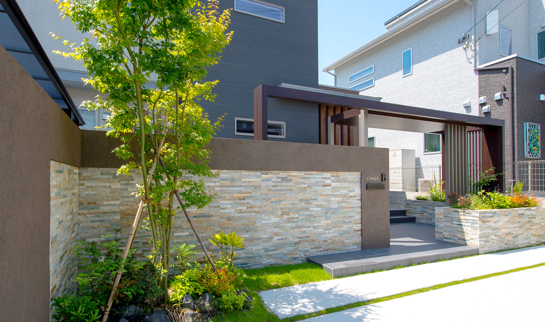 建物と調和するファサード|エクステリアリフォーム施工事例