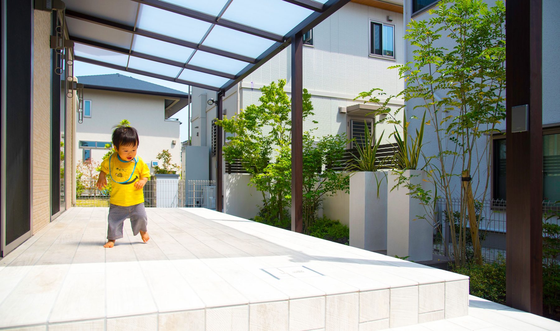 大きなテラス屋根のある家|エクステリアリフォーム施工事例