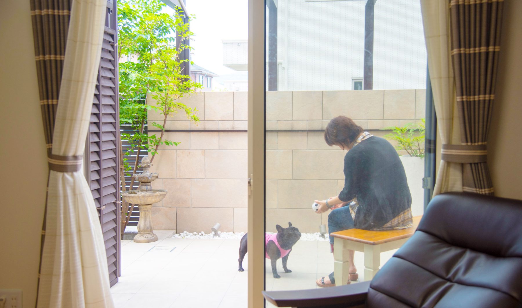 愛犬とくつろぐテラス|エクステリアリフォーム施工事例