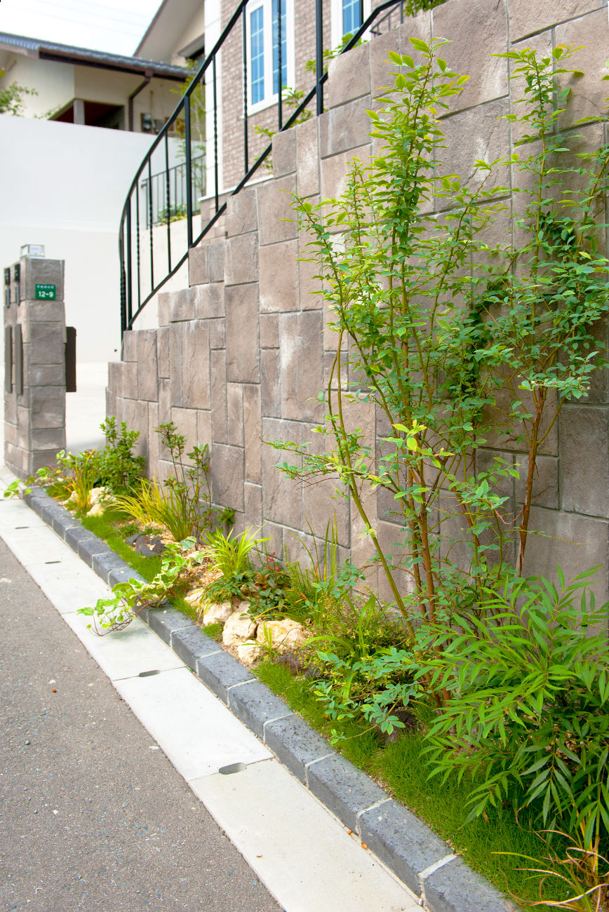 住宅街のグリーンスポット|新築エクステリア施工事例