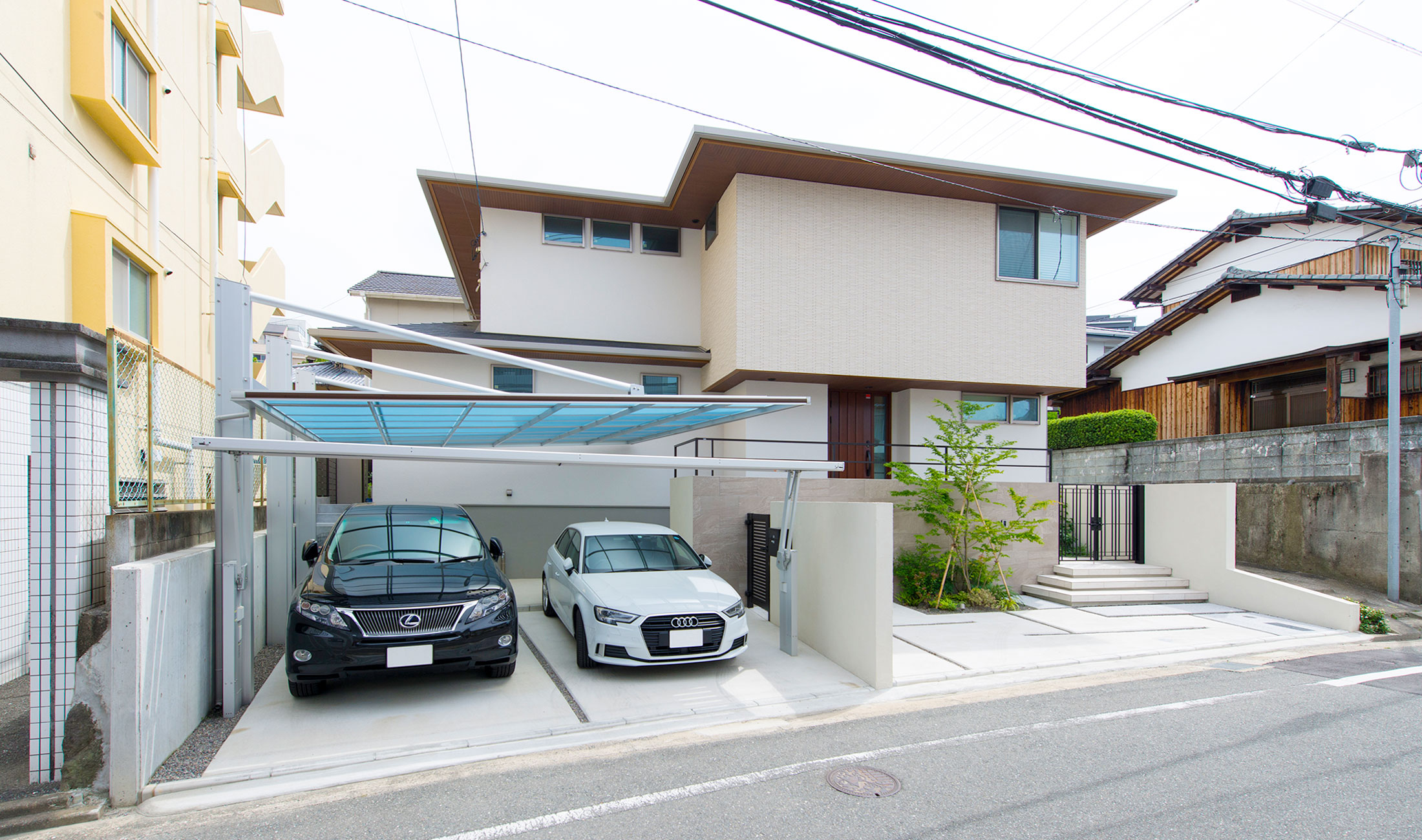 雨に濡れずに車に乗り降りできるよう導線を計算。