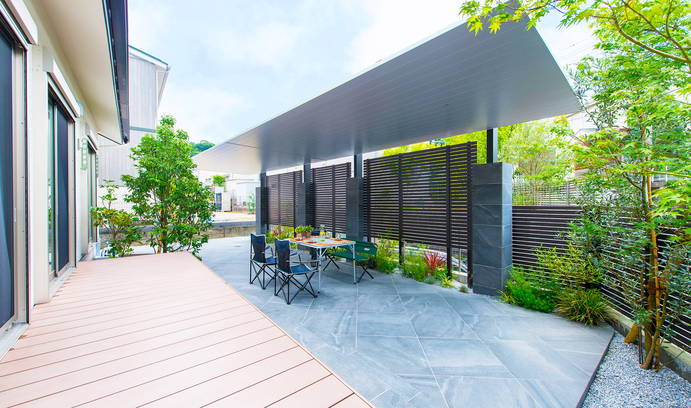 大きな屋根のある庭 横浜 福岡のエクステリア 外構 ガーデン工事専門 カエデスタイル